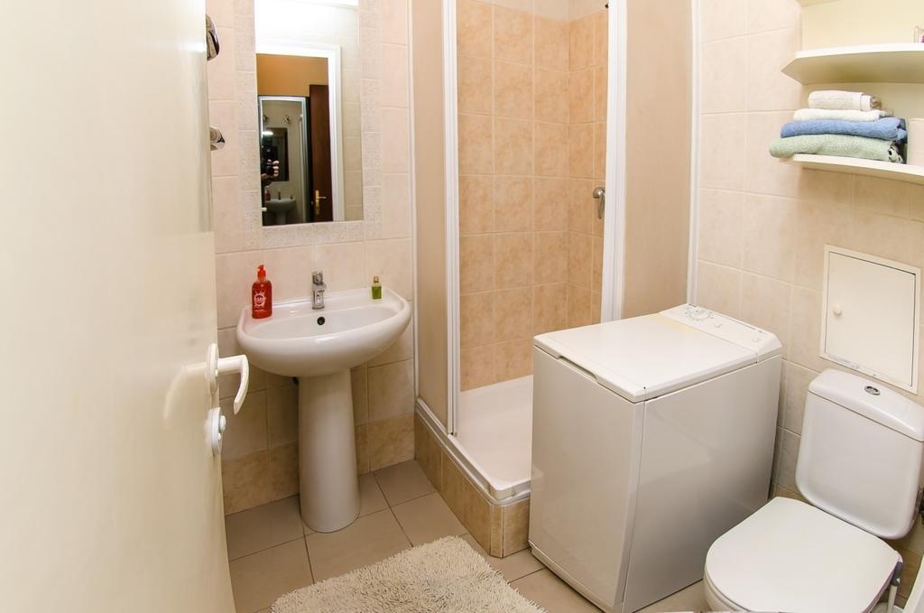 Apartment Triokhsviatytelskaya Street 3 Kyjev Exteriér fotografie
