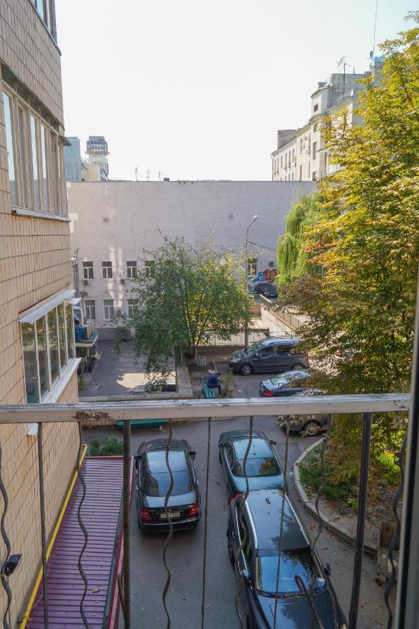 Apartment Triokhsviatytelskaya Street 3 Kyjev Exteriér fotografie