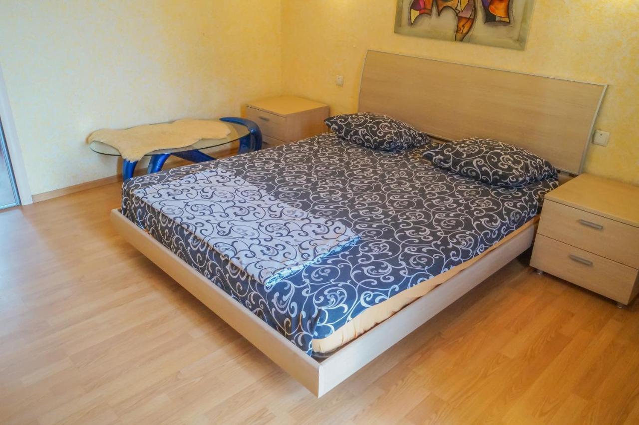 Apartment Triokhsviatytelskaya Street 3 Kyjev Exteriér fotografie